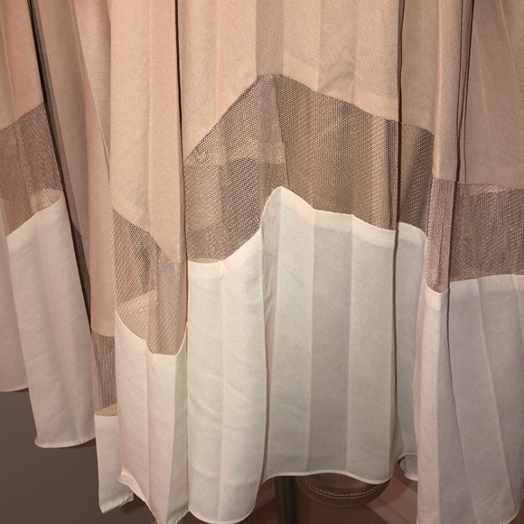 Beautiful BCBGMaxAzria Dress - Picture 4 of 6